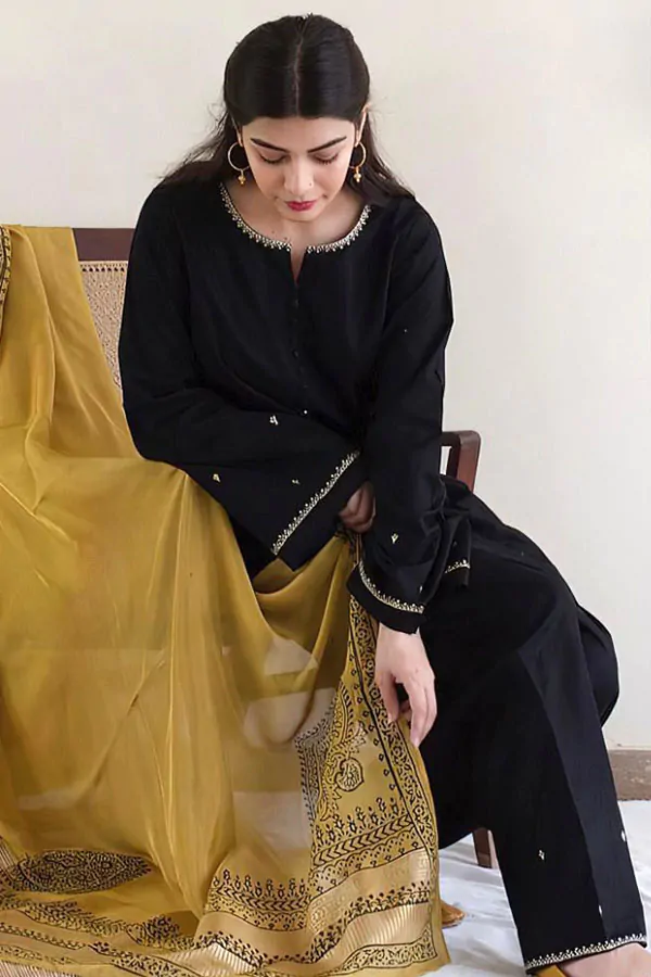 DF-1815: Zara Shahjahan 3Pc Embroidered Dhanak Dress