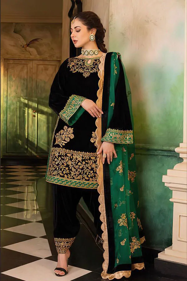 DF-1831: Zara Shahjahan 3Pc Embroidered Valvet Dress