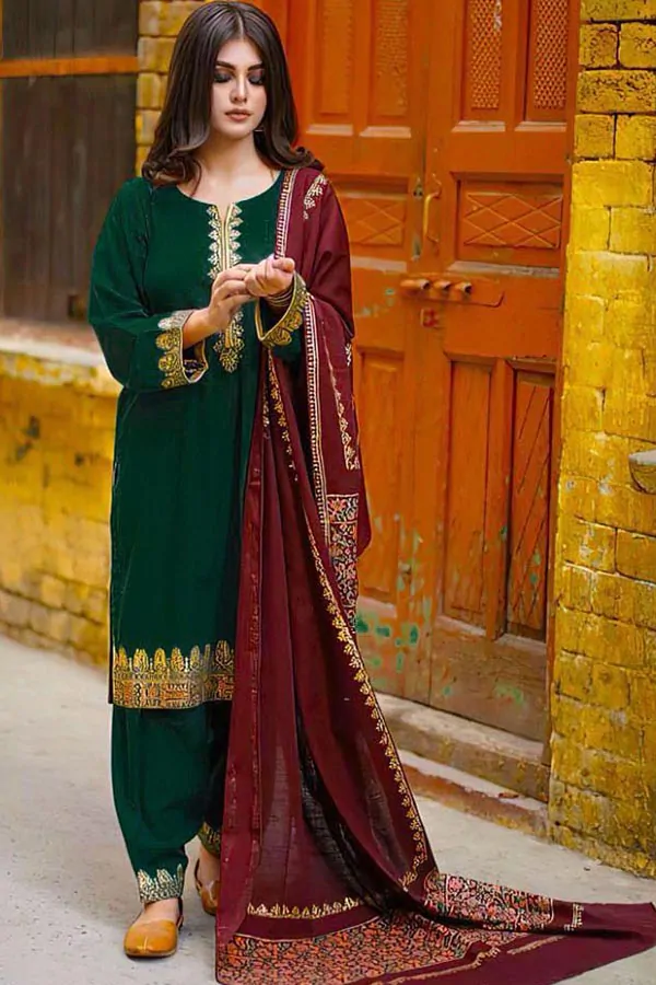 DF-1712-N: Emaan Adeel 3Pc Embroidered Dhanak Dress